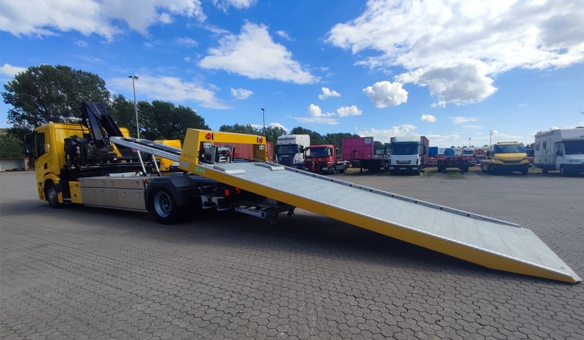 Sliding Type Crane Equipped Lift Away Truck