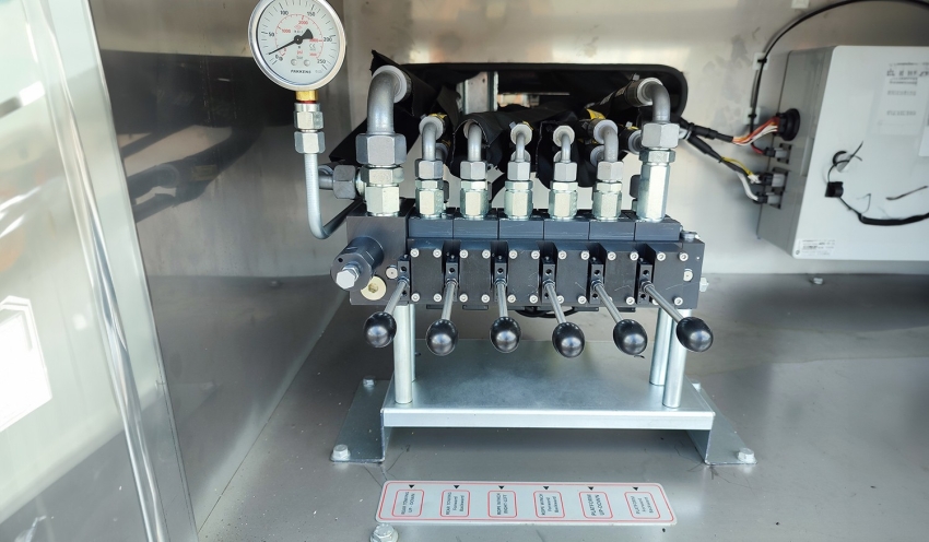 Sliding Type Crane Equipped Lift Away Truck