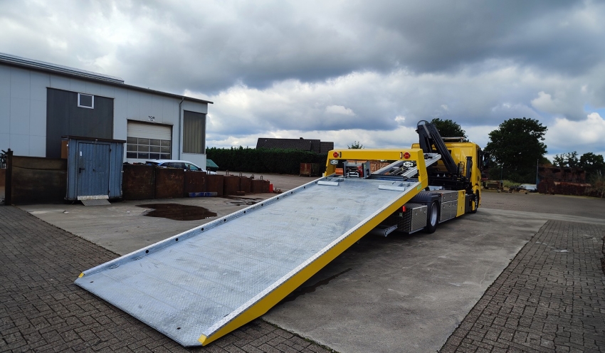 Sliding Type Crane Equipped Lift Away Truck