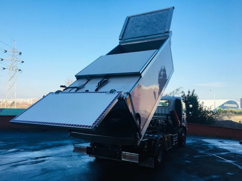 Mobile Garbage Truck